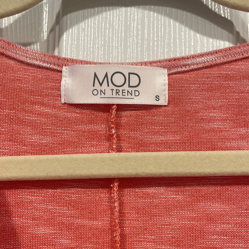 Mod on Trend Top - Picture 2 of 3